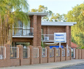 Toddy's Backpackers And Budget Accommodation - Sunshine Coast Tourism 0