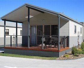 Bowlo Holiday Cabins - Holiday Sunshine Coast 0