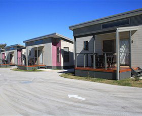 Bowlo Holiday Cabins - Holiday Sunshine Coast 2