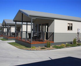 Bowlo Holiday Cabins - Holiday Sunshine Coast 1