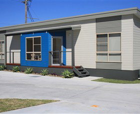 Bowlo Holiday Cabins - Holiday Sunshine Coast 4