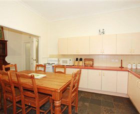 The Retreat Port Stephens - Sunshine Coast Tourism 1
