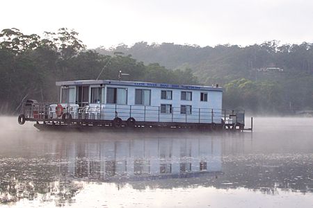 Clyde River Houseboats - Holiday Sunshine Coast 1