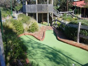 Spring Park Golf - Holiday Sunshine Coast 1
