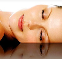 The Revival Lounge - Holiday Sunshine Coast