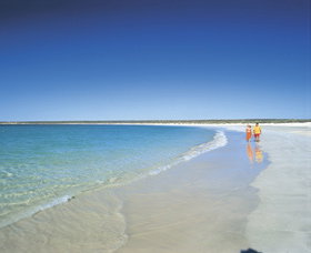 Gnaraloo - Holiday Sunshine Coast 0