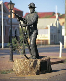 Miners Monument - Sunshine Coast Tourism 0