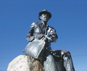 Paddy Hannans Statue - Sunshine Coast Tourism 0