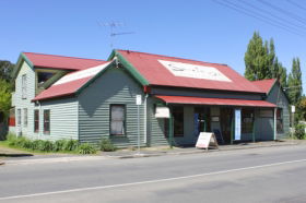 Stanley's Studio And Gallery - Fine Art And Craft - Sunshine Coast Tourism 0