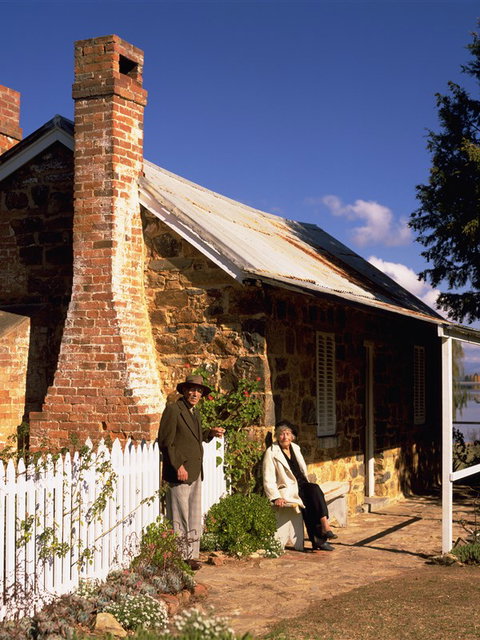 Blundells Cottage - Holiday Sunshine Coast 0