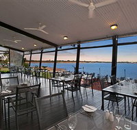 Pee Wee's at the Point - Holiday Sunshine Coast