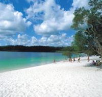 Lake McKenzie - Sunshine Coast Tourism