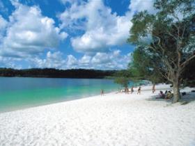 Lake McKenzie - Holiday Sunshine Coast 0