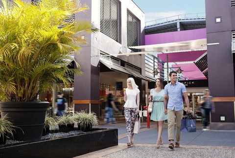 Harbour Town Outlet Shopping Centre - Sunshine Coast Tourism 3