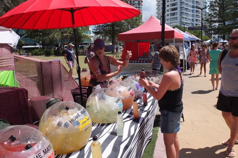 Broadbeach Beachfront Markets - Sunshine Coast Tourism 4