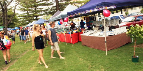 Broadbeach Beachfront Markets - Sunshine Coast Tourism 6