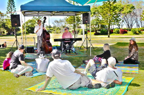 Coolangatta Beachfront Markets - Holiday Sunshine Coast 8