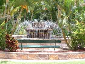 Bauer And Wiles Memorial Fountain - Holiday Sunshine Coast 0