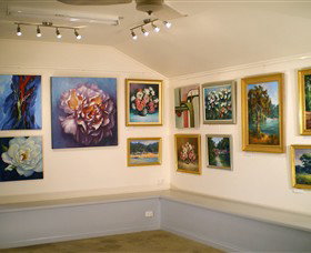 Ros McArthur Art Studio - Holiday Sunshine Coast 0