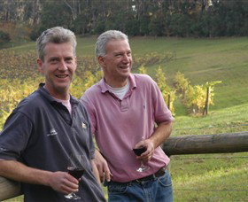Foxeys Hangout Winery - Holiday Sunshine Coast 0
