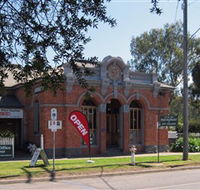 Old Post Office Seymour - Fine Art Gallery  Licensed Restaurant - Holiday Sunshine Coast