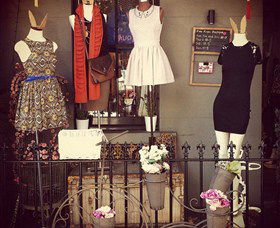 Frou Frou Designs - Holiday Sunshine Coast 0