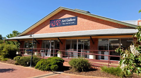 GIGS Art Gallery & Studios - Holiday Sunshine Coast 0