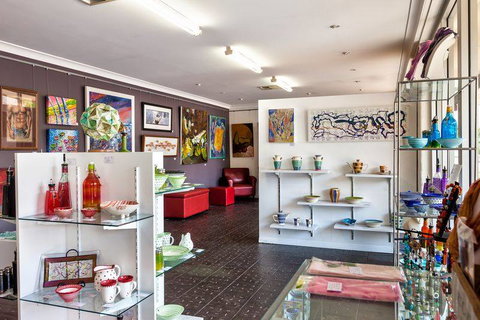 GIGS Art Gallery & Studios - Holiday Sunshine Coast 1