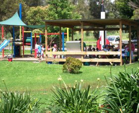 Nowra Golf Range And Putt Putt - Holiday Sunshine Coast 0