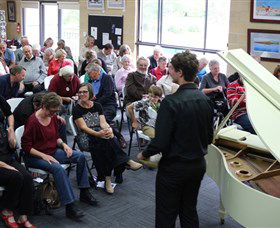 Artists On Parade Art Gallery - Holiday Sunshine Coast 2