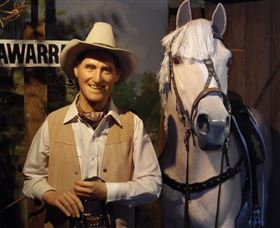 Big Golden Guitar Tourist Centre - Holiday Sunshine Coast 0