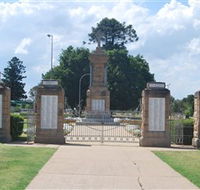 Warwick War Memorial and Gates