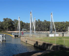Lock 10 And Weir - Holiday Sunshine Coast 3