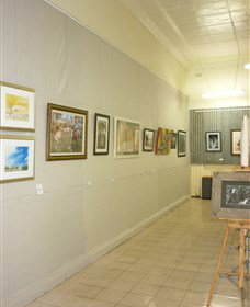 Outback Arts Gallery - Holiday Sunshine Coast 0