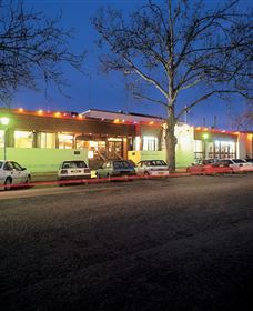 Narrandera Ex-Serviceman Club - Sunshine Coast Tourism 0