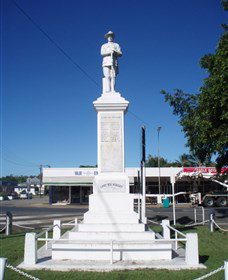 Sarina War Memorial - Sunshine Coast Tourism 2
