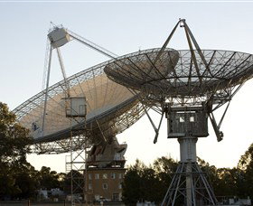 CSIRO Parkes Radio Telescope - Sunshine Coast Tourism 1