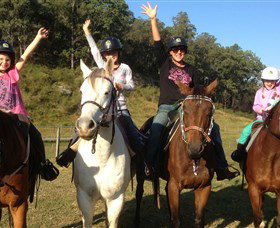 Chapman Valley Horse Riding - Sunshine Coast Tourism 1