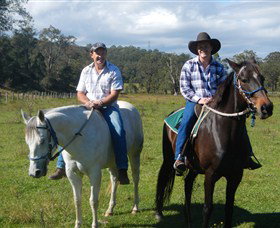 Chapman Valley Horse Riding - Sunshine Coast Tourism 3