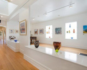 Lost Bear Gallery - Sunshine Coast Tourism 1