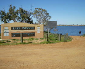 Lake Indoon - Sunshine Coast Tourism 1