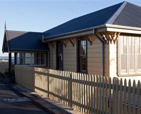 East Coast Lounge - Holiday Sunshine Coast 2