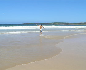 Shellharbour Beach - Sunshine Coast Tourism 1