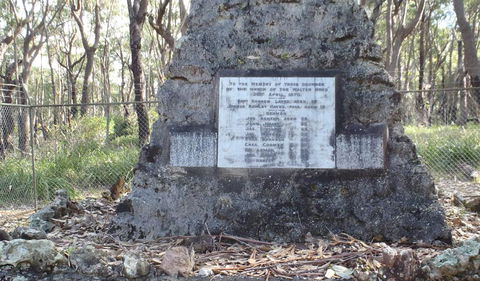 Monument Beach Picnic Area - Sunshine Coast Tourism 3