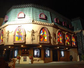 Draculas Cabaret Restaurant - Sunshine Coast Tourism 0