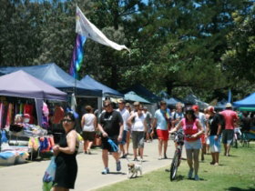 Broadbeach Art And Craft Markets - Holiday Sunshine Coast 0