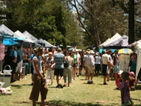 Broadbeach Art And Craft Markets - Holiday Sunshine Coast 1