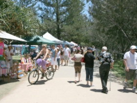 Broadbeach Art And Craft Markets - Holiday Sunshine Coast 2