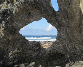 Glasshouse Rocks And Pillow Lava - Sunshine Coast Tourism 0