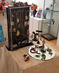 Creative Artisans Gallery - Holiday Sunshine Coast 0